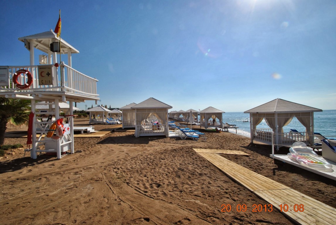 imagini hotel TITANIC LARA